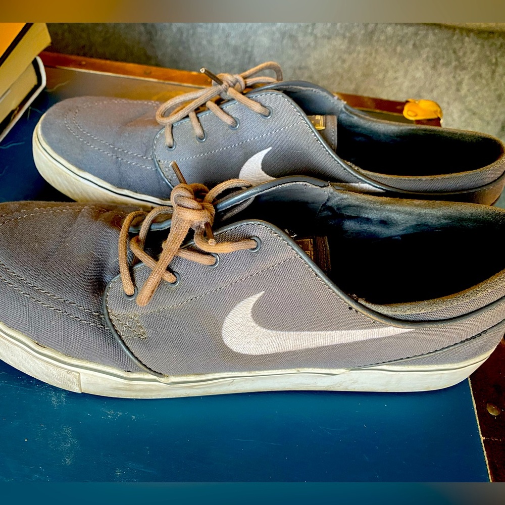 Stefan Janoski grey/blue Nike shoes size 11.5. Gently worn